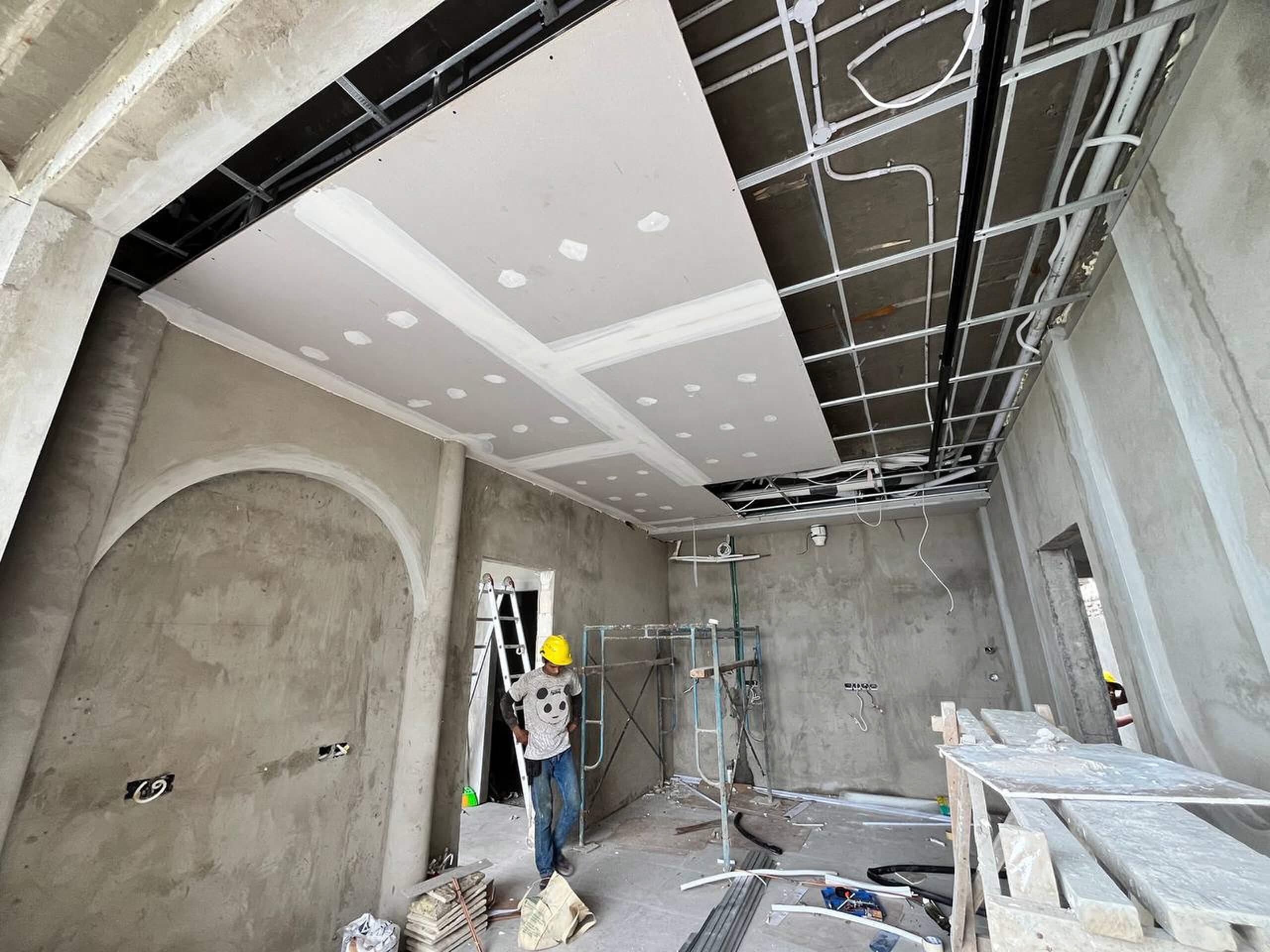 Construction progress — interior ceiling finishing and drywall installation — Frigate Bali